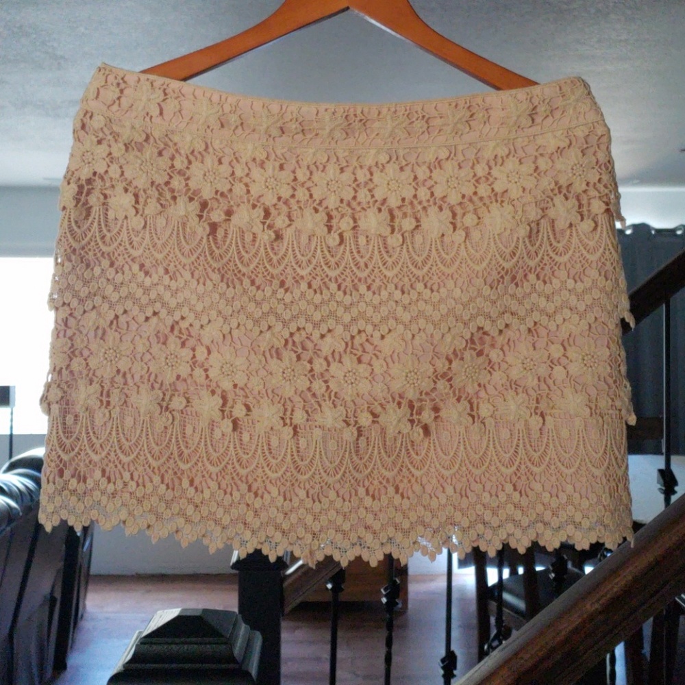 NWT American Eagle Pink Lace Mini Skirt Size 10